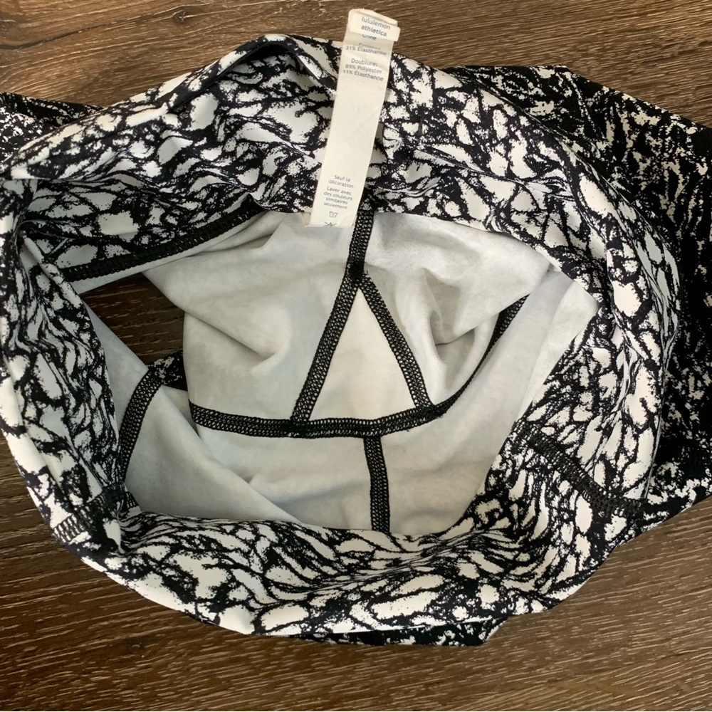 Lululemon womens black white printed biker shorts 4 5” - Picture 7 of 7